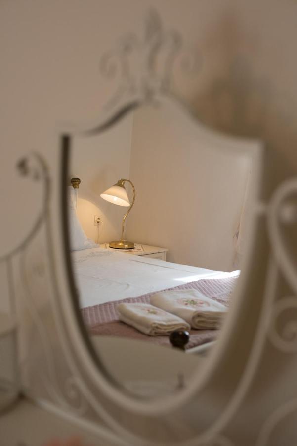 The Old Mansion Apartment Sinarades Luaran gambar