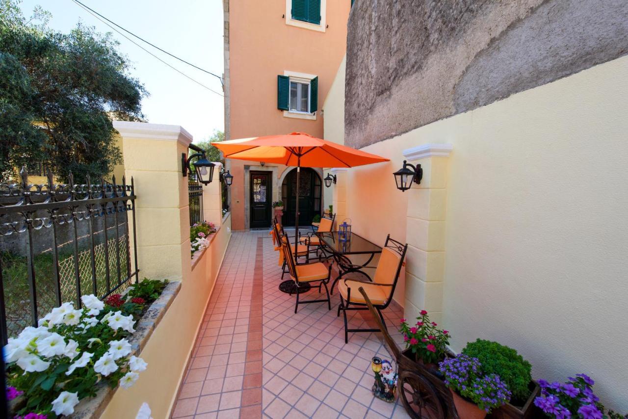 The Old Mansion Apartment Sinarades Luaran gambar